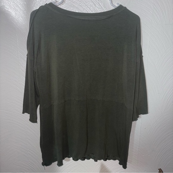 POL Never Felt So Soft Button Oversized Top in Olive Green Size S - Picture 4 of 4